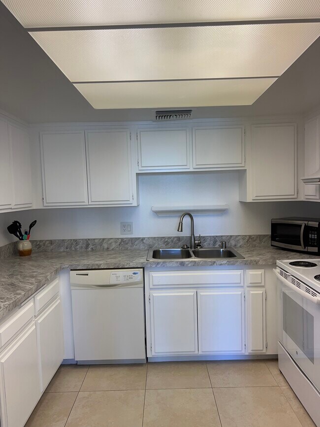 kitchen - 2017 Normandy Ct