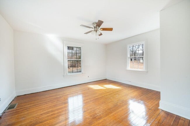 Building Photo - 228 Newcomb Dr