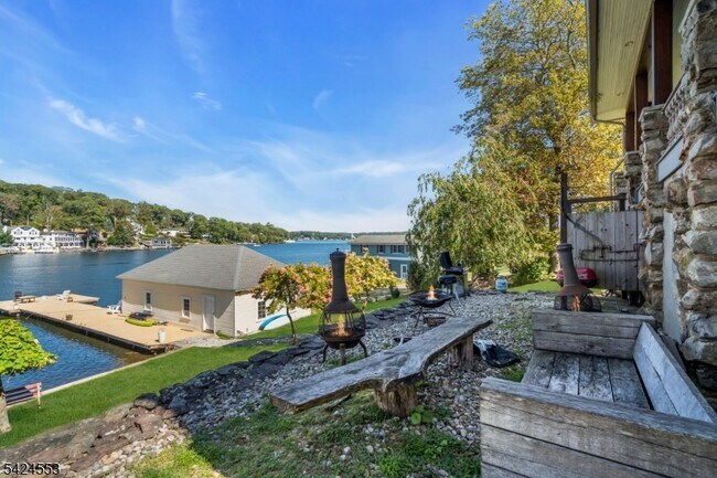 Building Photo - 363 Lakeside Blvd