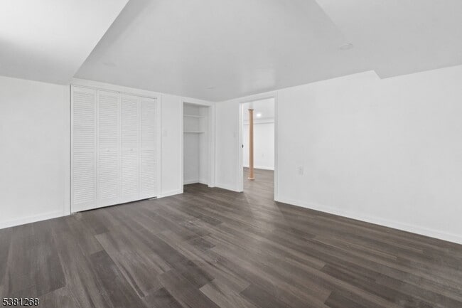 Building Photo - 656 Park Ave