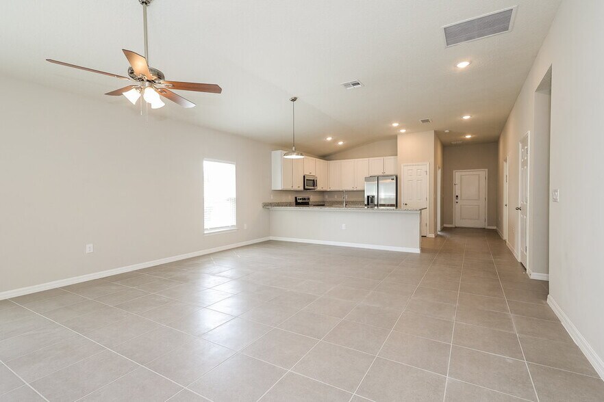 Building Photo - 1660 Redfin Dr