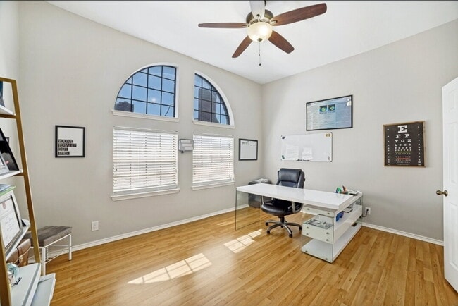 Building Photo - Stylish 3-Bed, 2.5-Bath Townhome with Fireplace & Move-In Ready Upgrades