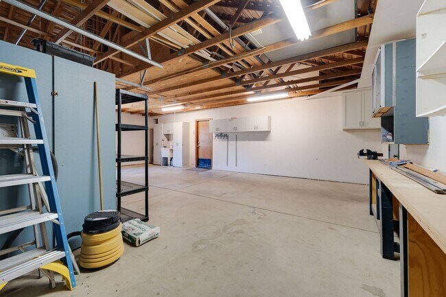 Building Photo - Bright and Stylish 4BD/2BA Home with 3 Car...