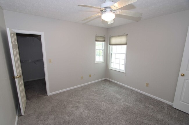 Building Photo - 2 Bedroom 1 and half Bathroom Single Family House