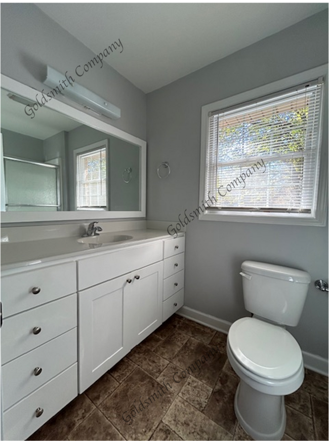 Building Photo - "3-Bedroom with 2 Baths and 2100 Sq Ft of ...