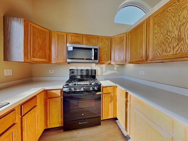 Building Photo - 2 Hastings Ct