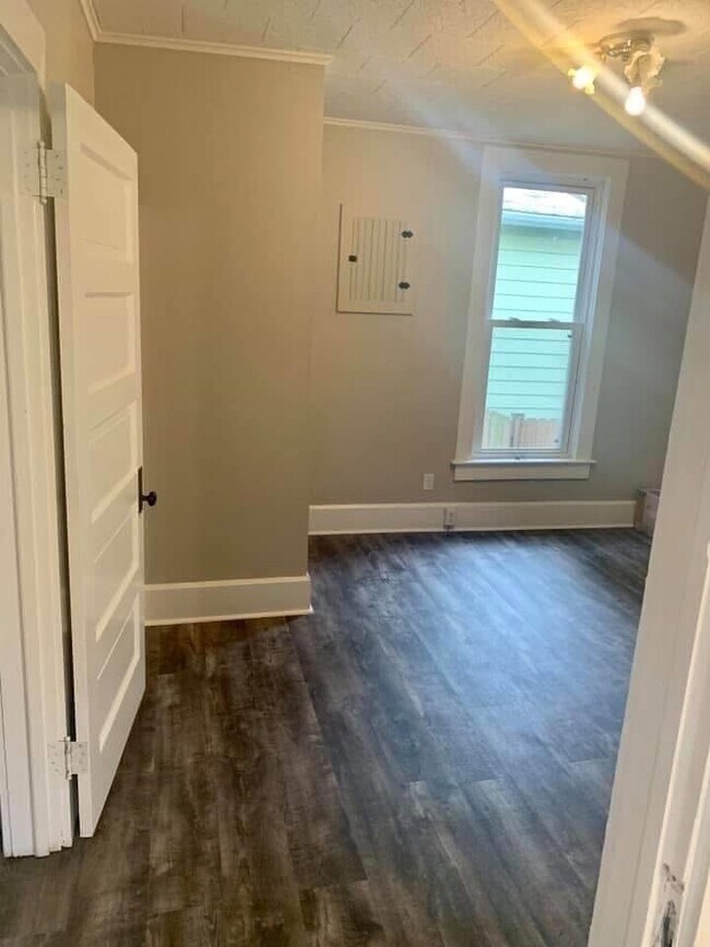 Building Photo - 720 Fountain Sq