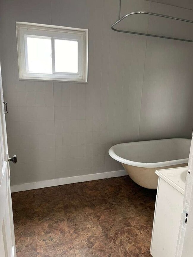 Building Photo - 436 Crawford Ave