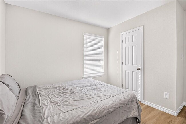 Building Photo - 1638 Comfy Wy
