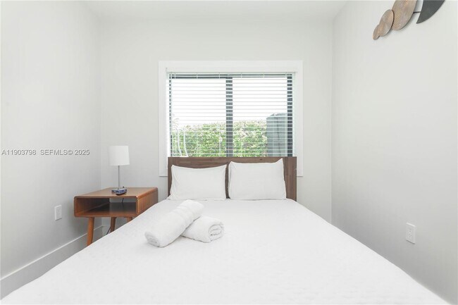 Building Photo - 2360 SW 12th St