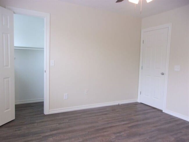 Building Photo - 2 BED 1.5 BATH TWO STORY TOWNHOUSE- WARR A...