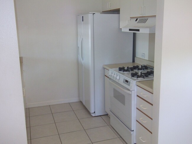 Building Photo - 1 bedroom, 1 bath, 1 assigned parking at t...