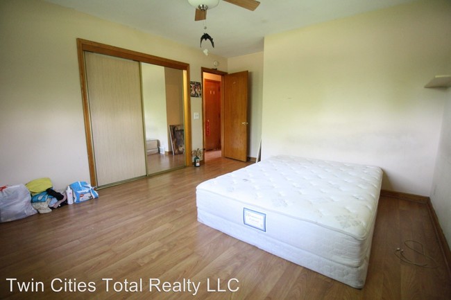 Building Photo - 3 br, 2 bath House - 535 E Minnehaha Parkway