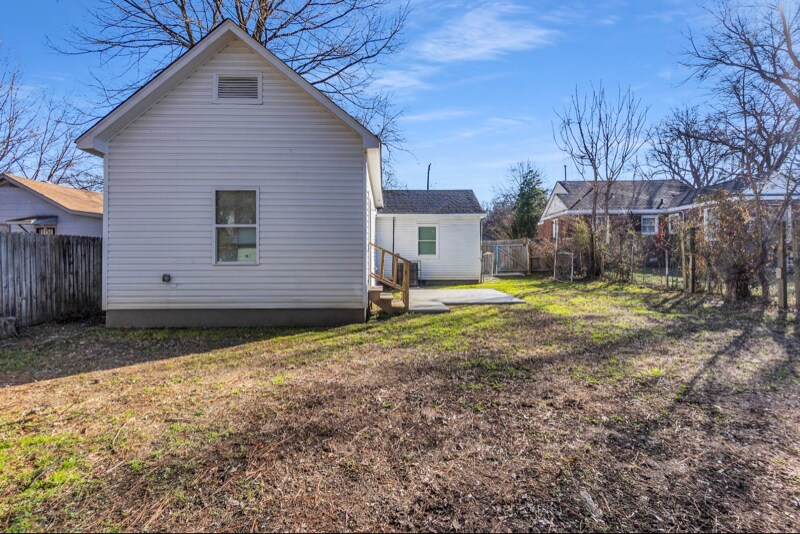 Building Photo - 857 Pope St