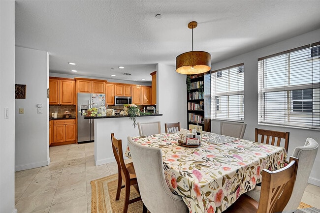 Building Photo - 1614 NE 9th St