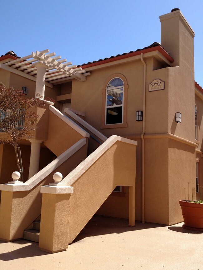Building Photo - Beautiful 2BR/2BA Condo - Convenient Downtown San Jose Location!
