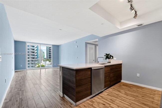 Building Photo - 1100 S Miami Ave