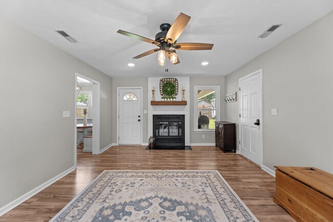 Building Photo - 745 Helmsdale Way