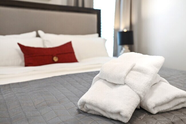 Building Photo - 158 E South St