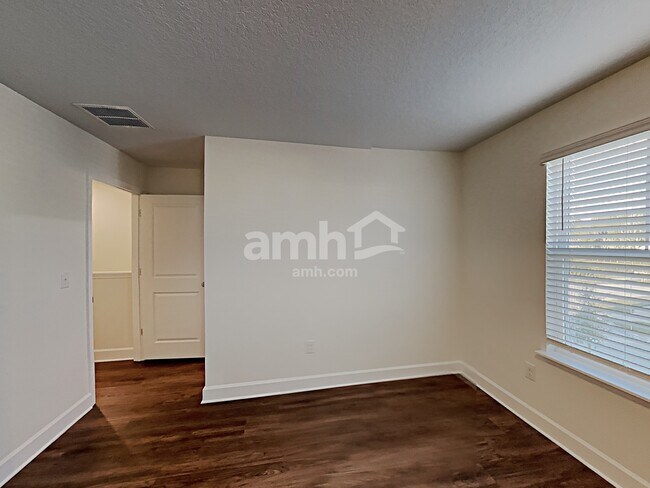 Building Photo - 1001 Walden Pond Dr