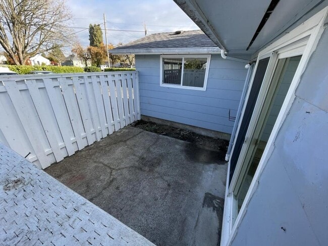 Building Photo - 1640 Lawnridge St SW