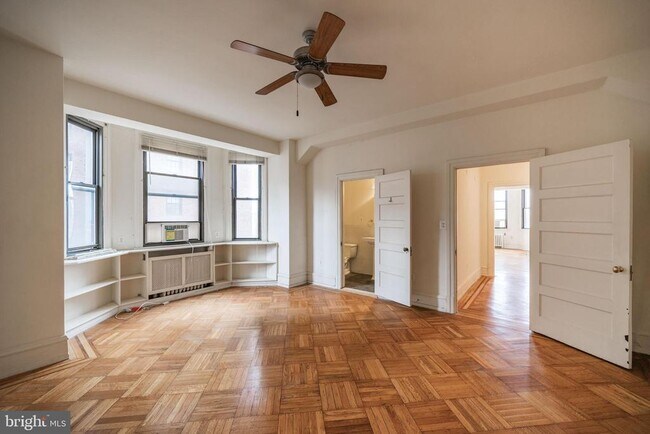 Building Photo - 250 S 13th St