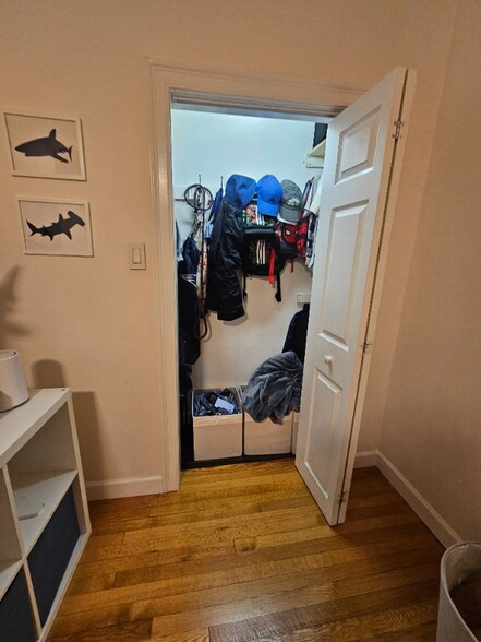 Building Photo - 275 Emerald St