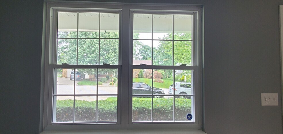 Building Photo - 313 Britanna Dr