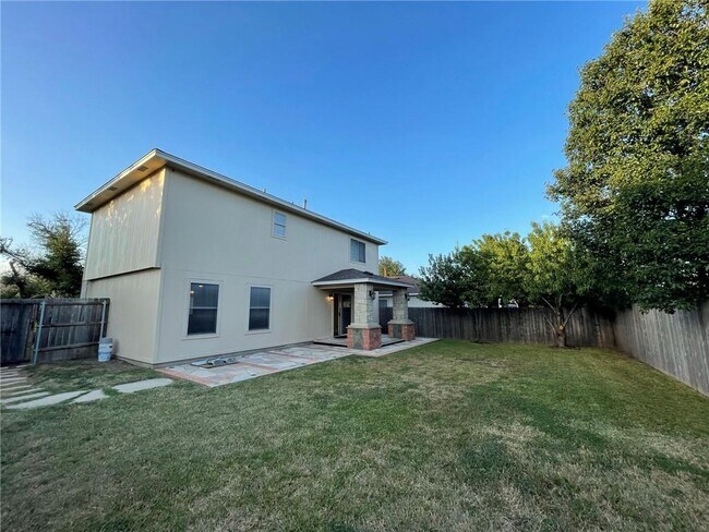 Building Photo - 102 Brentwood Dr