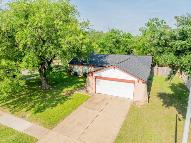 Building Photo - 7603 Wovenwood Ln