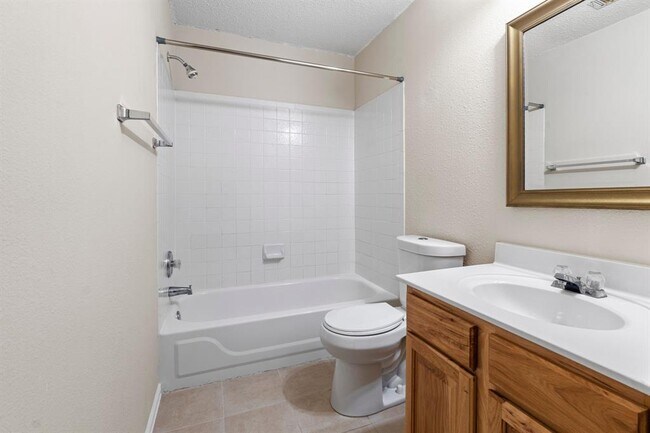 Building Photo - 1704 Matagorda Dr