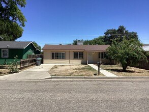 Building Photo - Now Available!! Quaint Home Located In Gustine