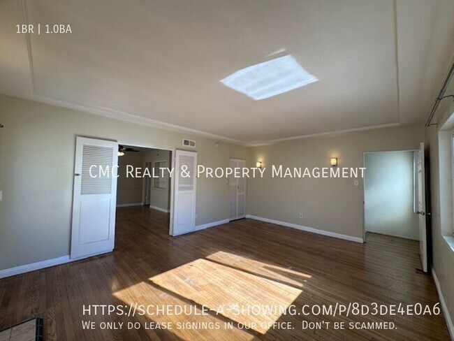 Building Photo - 827 E 4th St