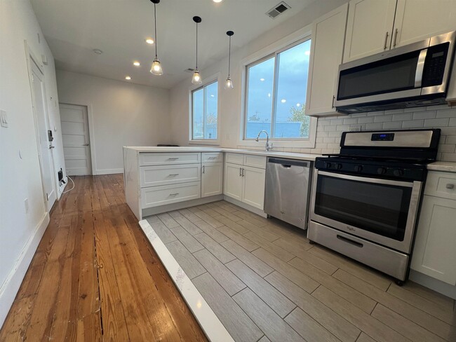 Building Photo - 157 Sherman Ave