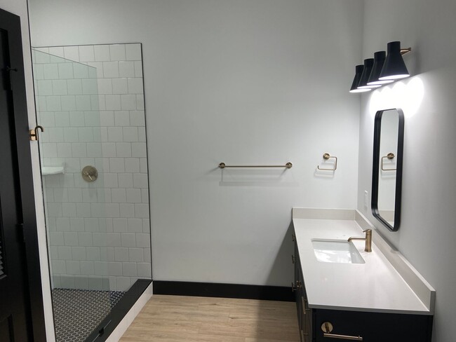 Building Photo - Beautiful one bedroom with den at Watermar...
