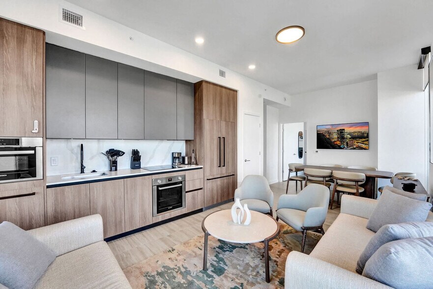 Primary Photo - 580 72nd St