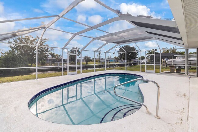 Building Photo - FURNISHED SHORT TERM RENTAL - 2 Bed / 1.5 Bath - Single Family Pool Home - $3,250/month