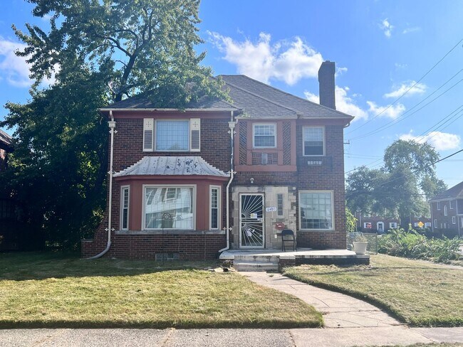 Building Photo - COMING SOON! Spacious 3 Bedroom