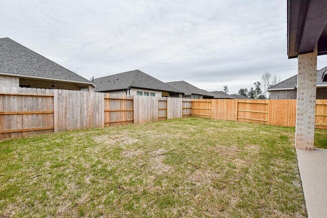 Building Photo - 611 Sand Branch Dr