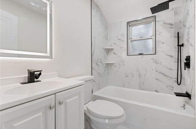 Building Photo - New 2 Bed/1 Bathroom Renovation in Swissvale!