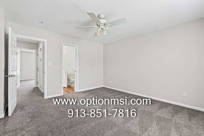 Building Photo - Welcome home to this beautifully updated 3-bedroom, 2-bath duplex in the heart of Johnson County!
