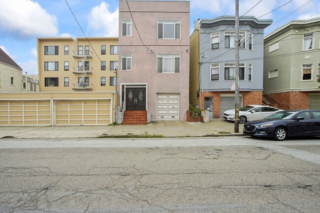 Building Photo - Spacious 3Bd/2Ba in SF Richmond District!