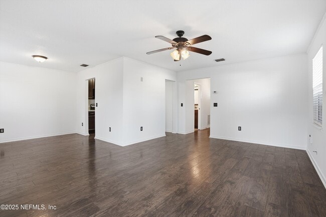 Building Photo - 11365 Tanager Dr S