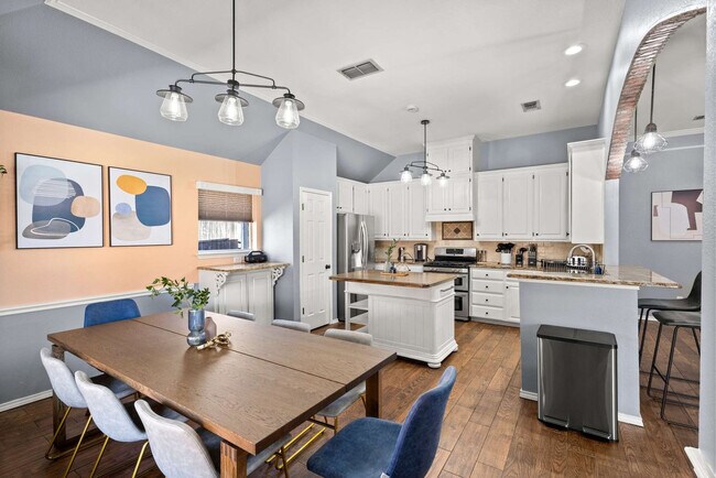 Building Photo - 324 Woodcrest Dr