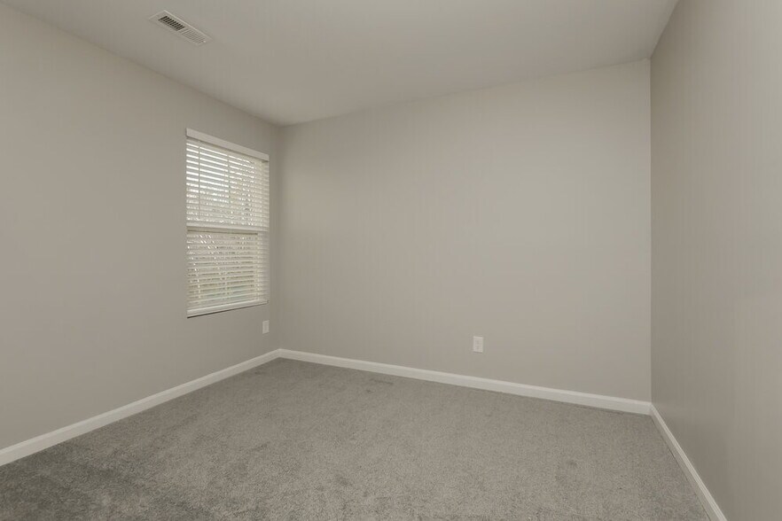 Building Photo - 100 Fairview Dr