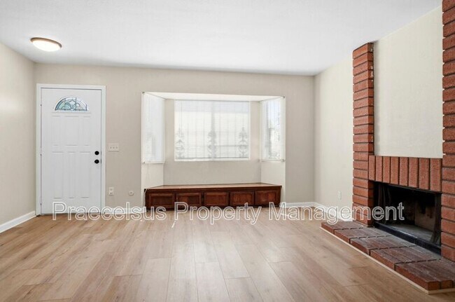 Building Photo - 3408 Clavelita St