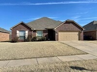 Building Photo - 4 bed 2 bath - Law Enforcement discount.