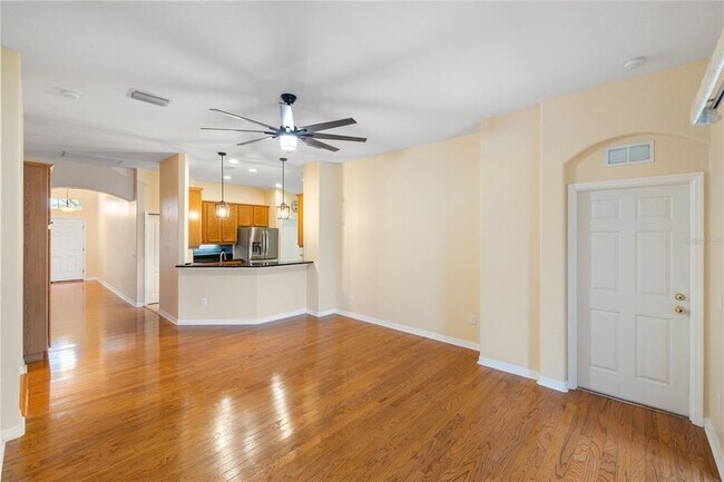 Building Photo - 1556 Scarlett Ave
