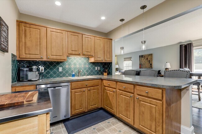 Building Photo - 16 Juneau Ct