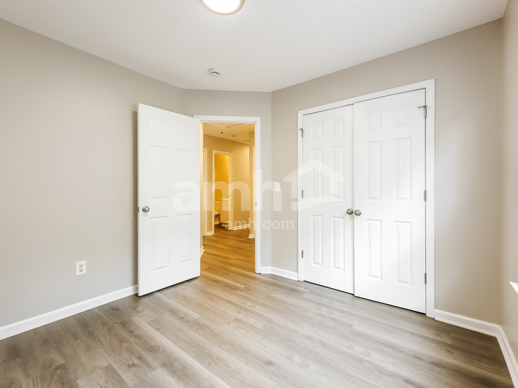 Building Photo - 10 Teakwood Cove